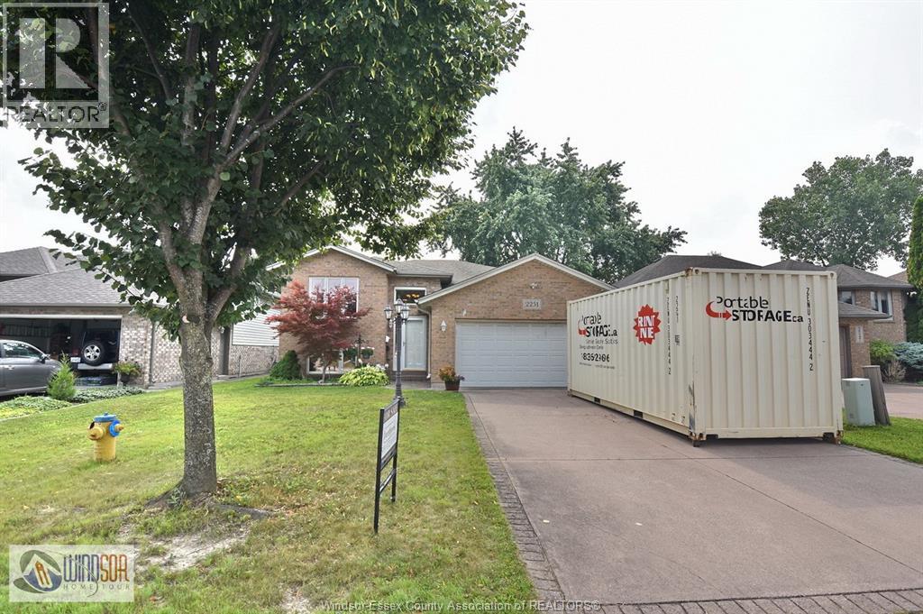 2251 California, Windsor, ON N9B 3V5