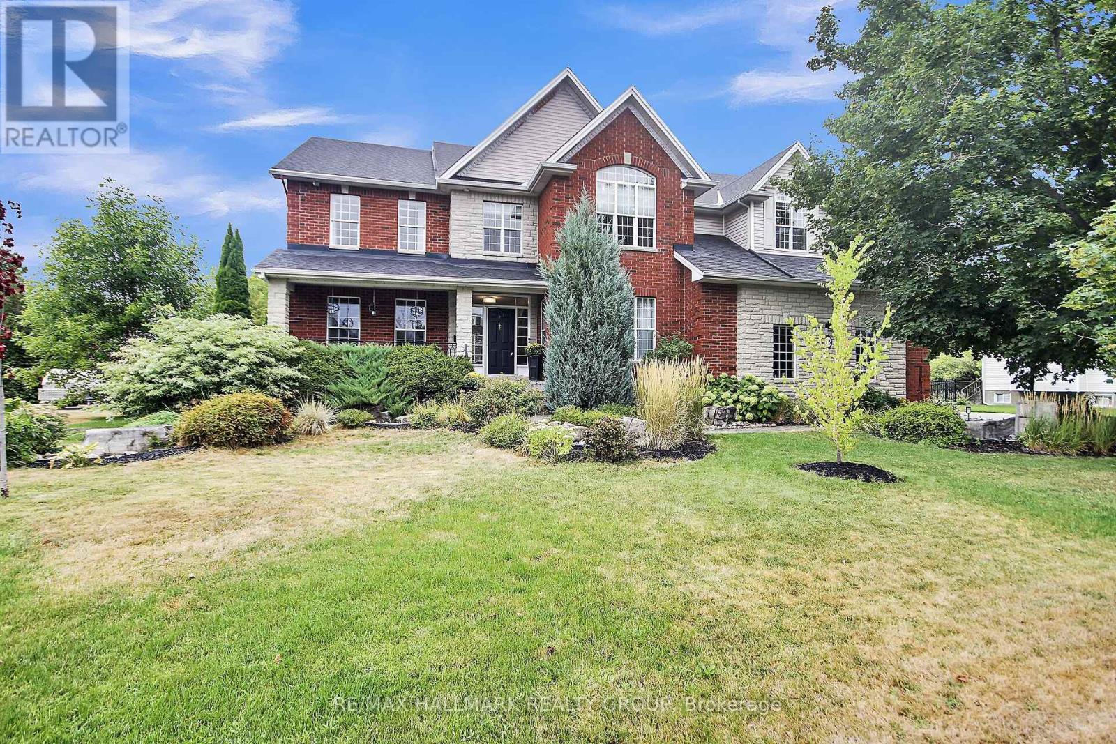 13 Beechgrove Gdns, Ottawa, ON K2S 1W5