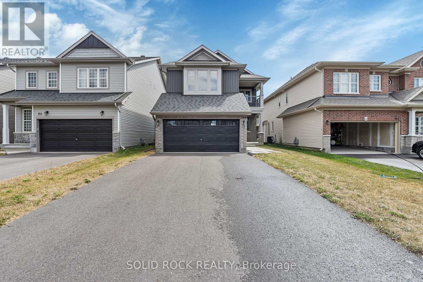 149 Minikan St, Ottawa, ON K1X 0E5