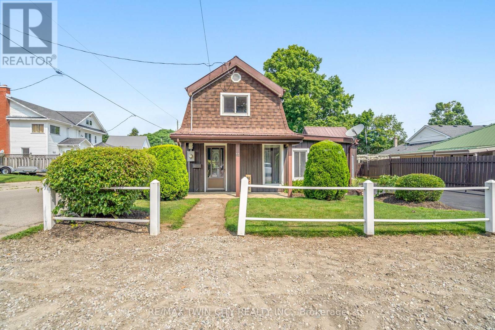 11 W Church St, Norfolk Waterford, ON N0E 1Y0