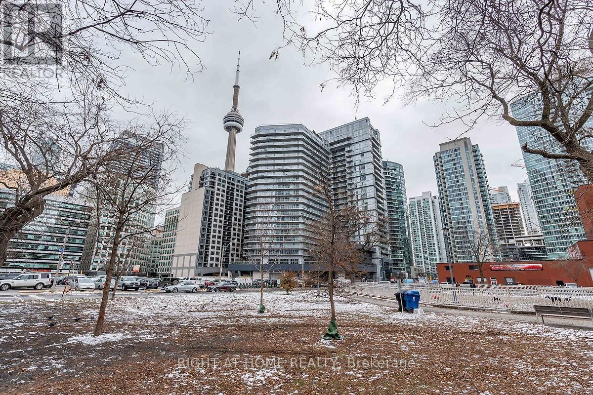 512 352 Front St W, Toronto, ON M5V 3W7