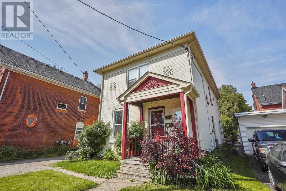 33 Rose Ave, Brantford, ON N3S 2M3