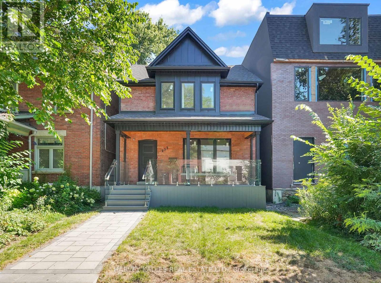 253 Albany Ave, Toronto, ON M5R 3C7