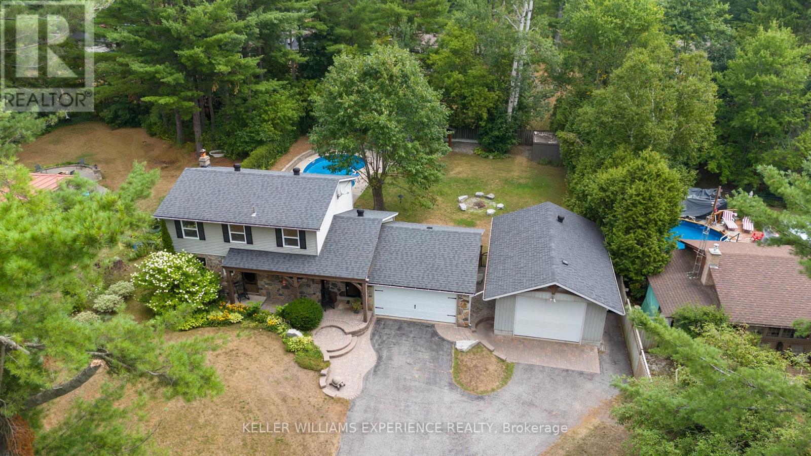 31 Lawrence Ave, Springwater, ON L0L 1Y2