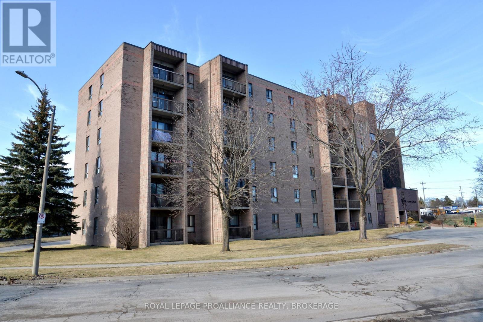 210 17 Eldon Hall Pl, Kingston, ON K7M 7H5