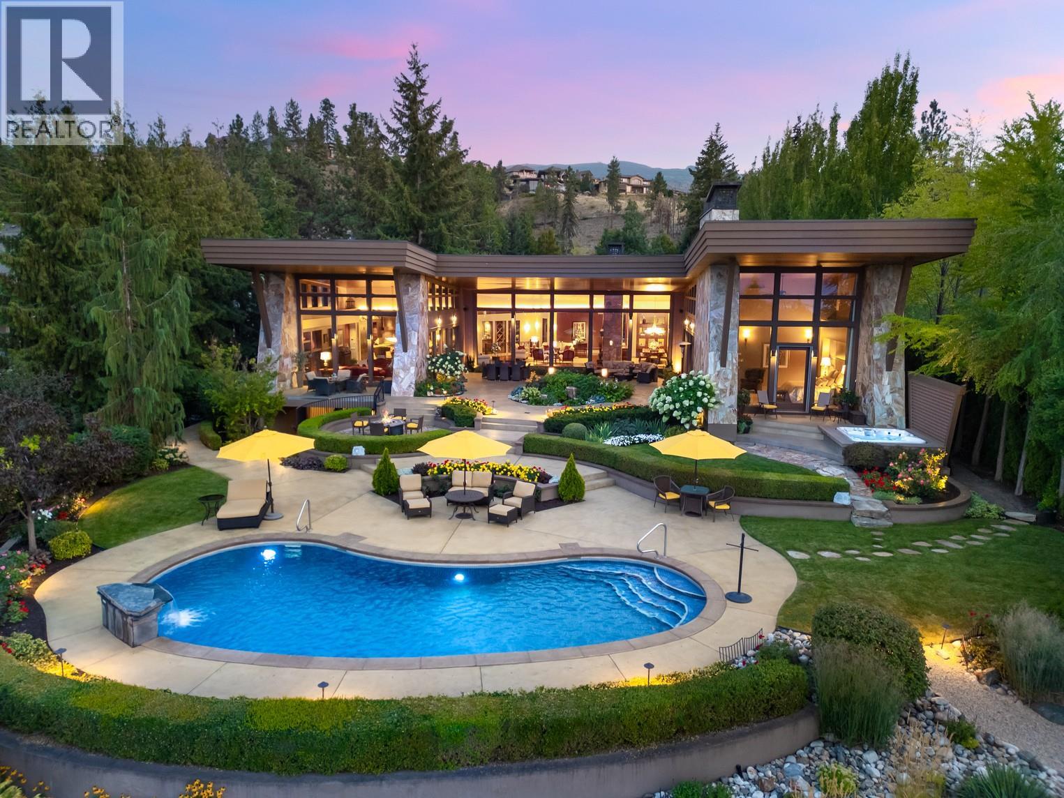 704 Barnaby Rd, Kelowna, BC V1W 4N9