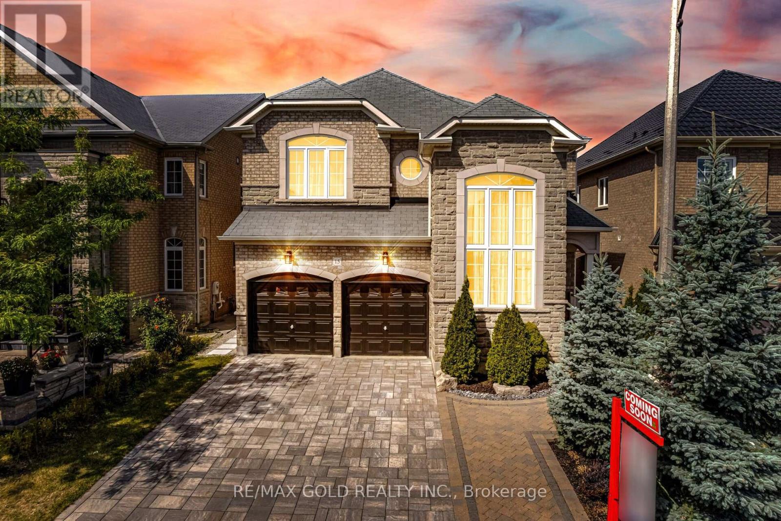 15 Oakhaven Rd, Brampton, ON L6P 2Y3