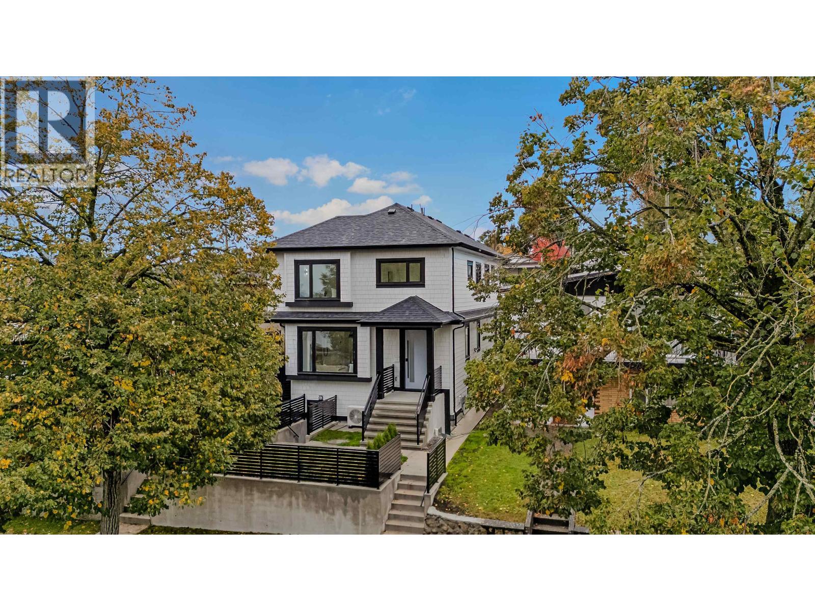 585 E 60th Avenue Unit 2, Vancouver, BC V5X 2A2