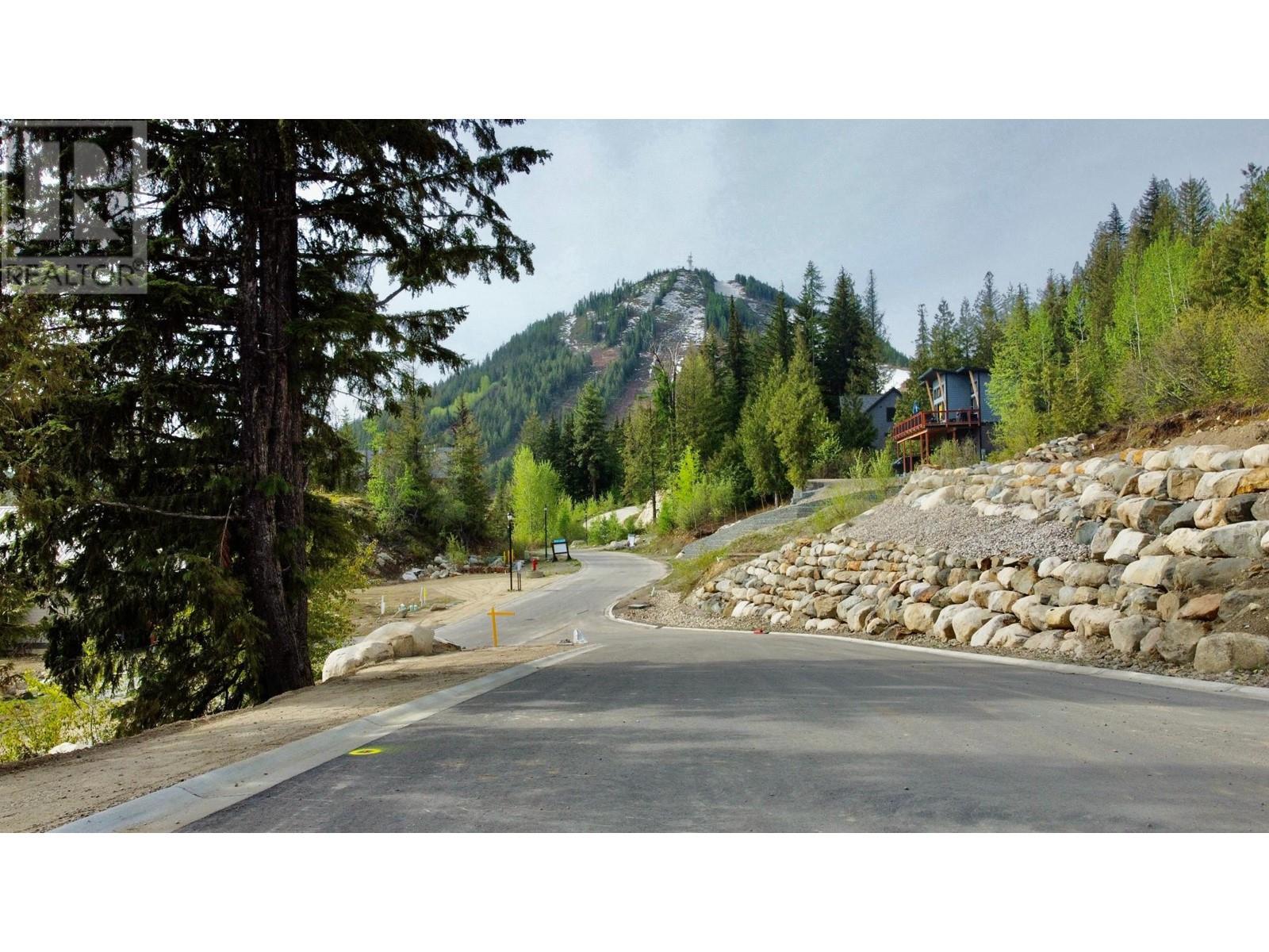 106 Topping Ter, Rossland, BC V0G 1Y0