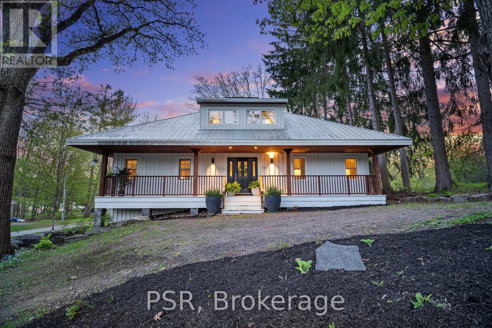 12 Harris St, Muskoka Lakes, ON P0B 1J0