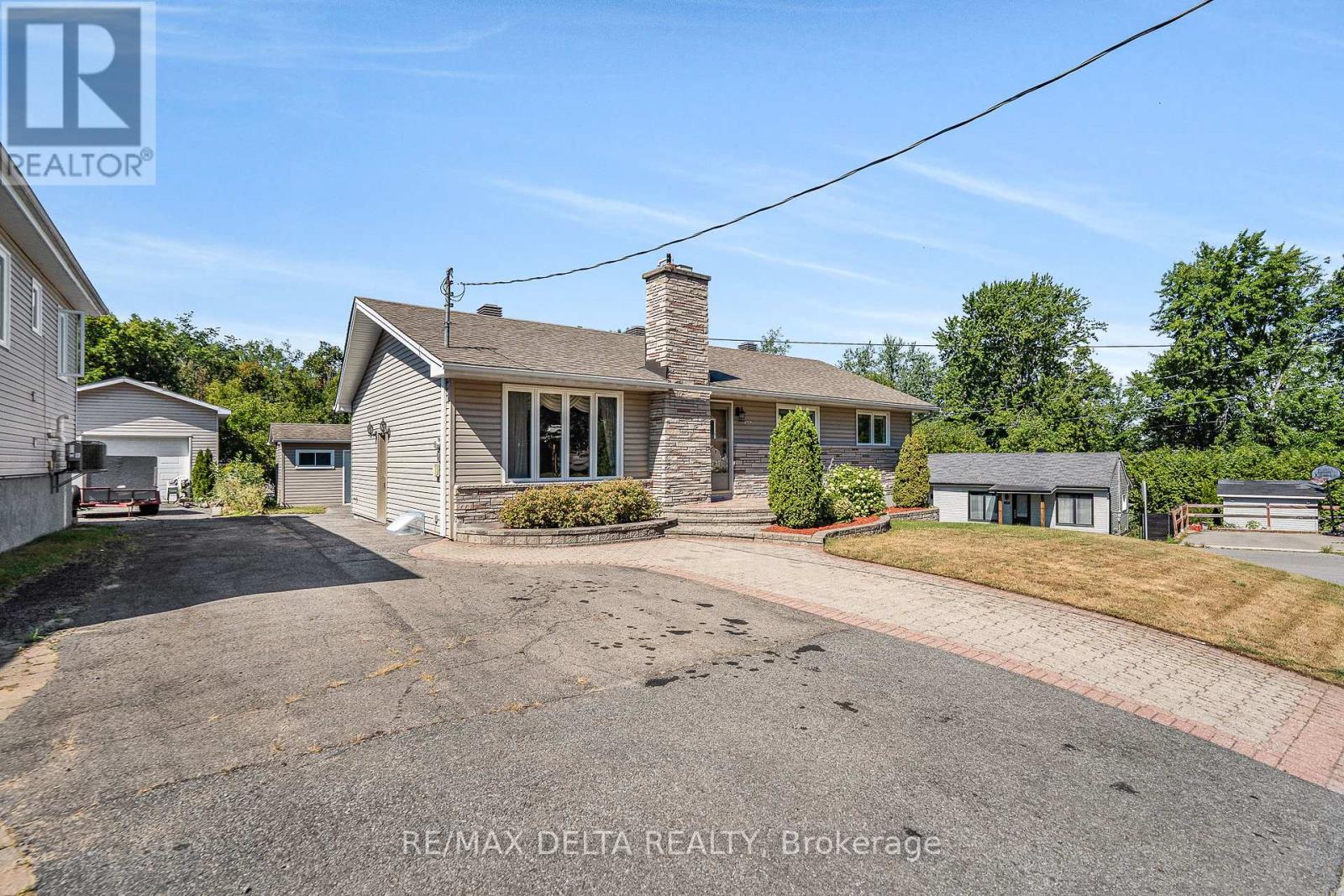 660 Henrie Cir, Clarence-Rockland, ON K4K 1C6