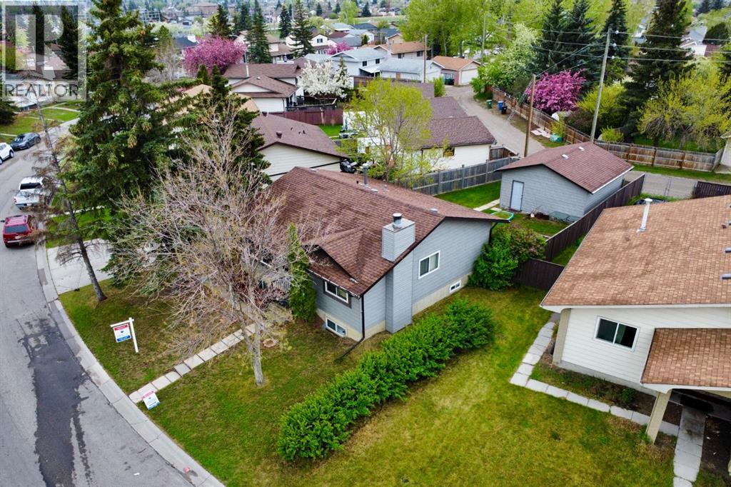 207 Fallswater Rd NE, Calgary, AB T3J 1B2