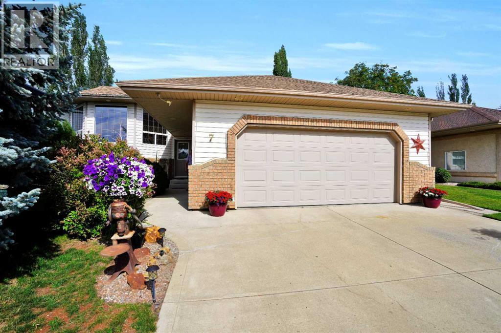 7 Revie Close, Red Deer, AB T4P 3N9
