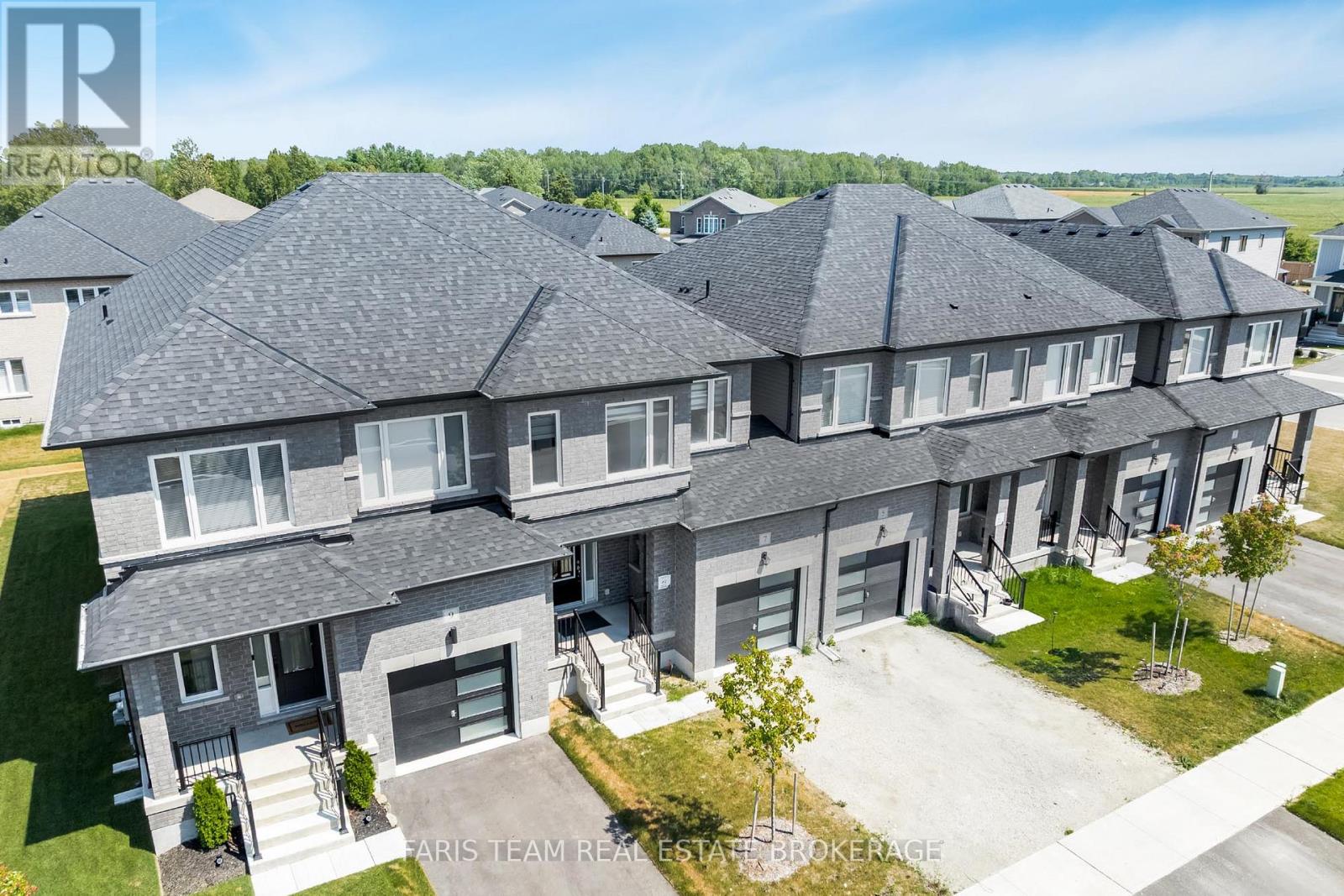 7 Lisa St, Wasaga Beach, ON L9Z 0K9