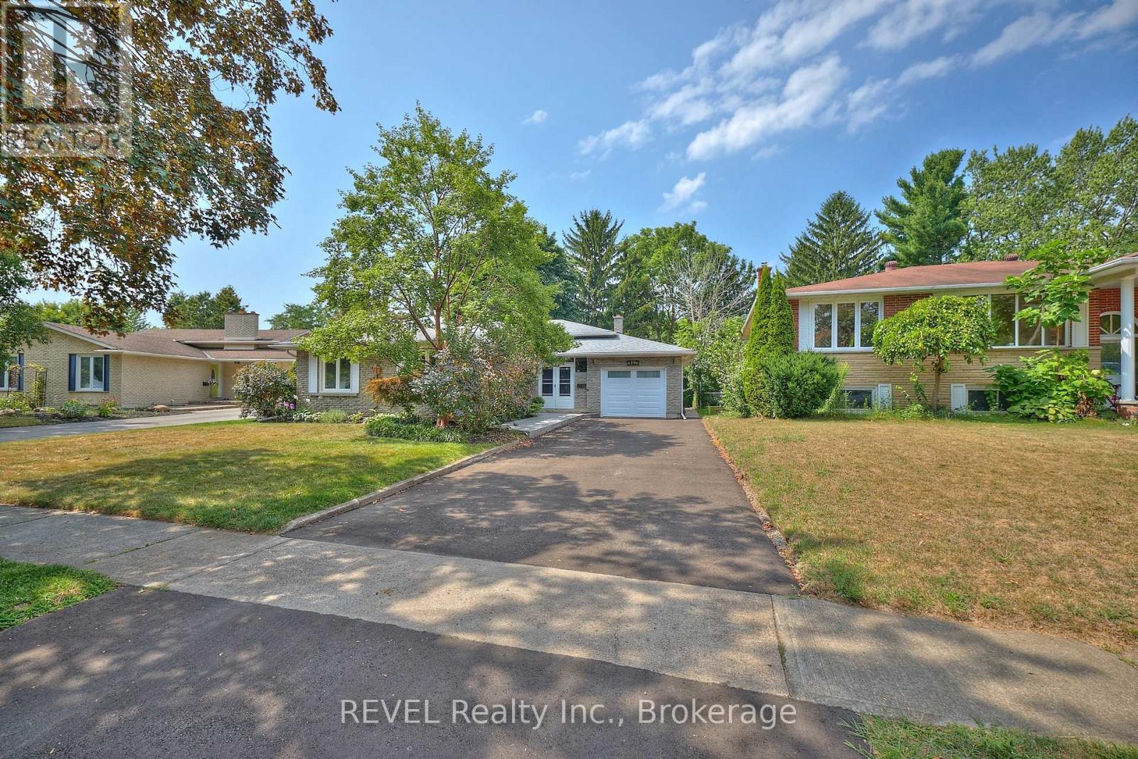 6796 Corwin Cres, Niagara Falls, ON L2G 2M7