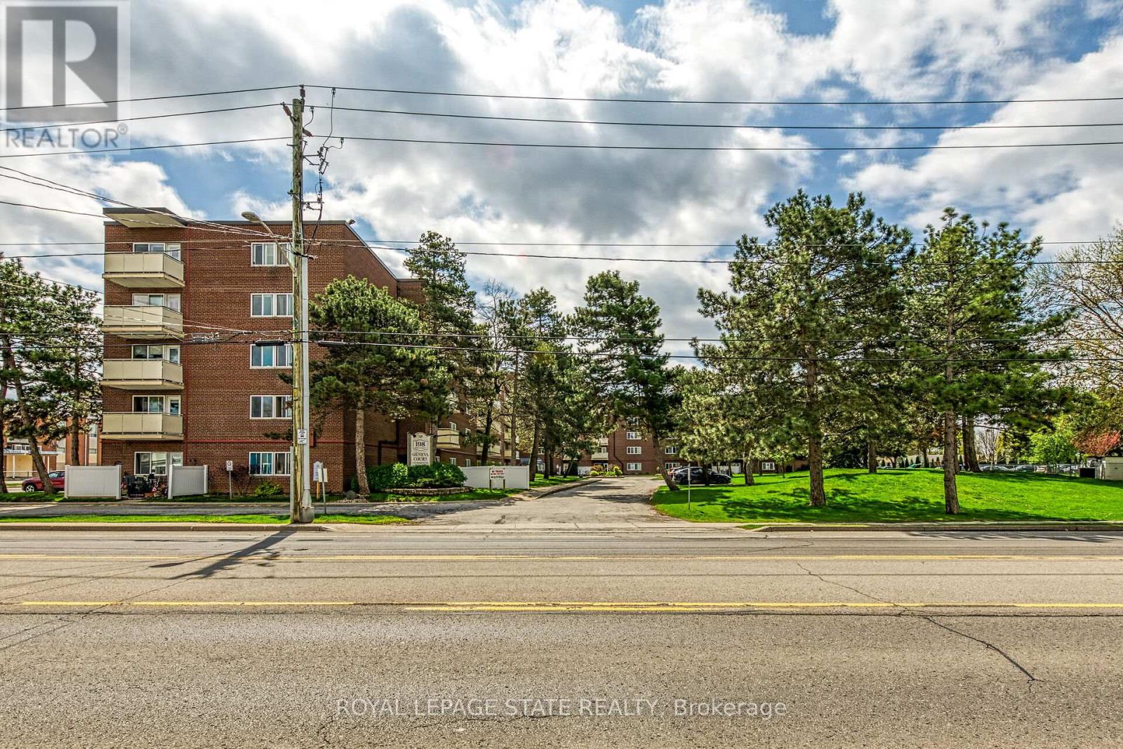 220 198 Scott St, St. Catharines, ON L2N 5T3