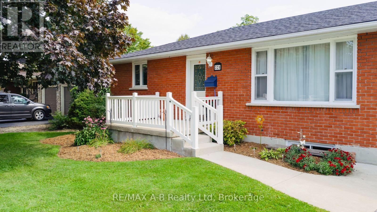 221 Coulton Dr, West Perth, ON N0K 1N0