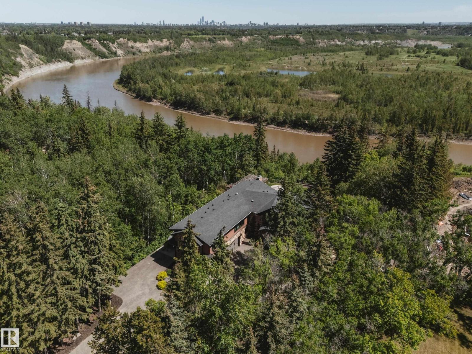 5 Donsdale Cr NW, Edmonton, AB T6M 2N3