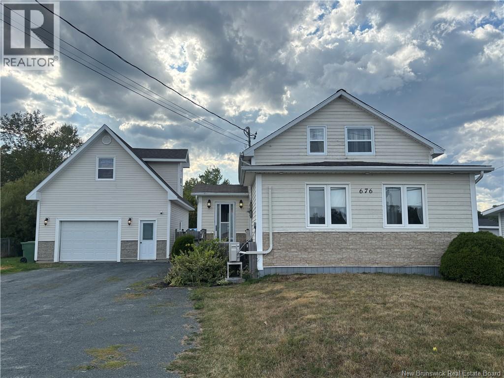 676 Rue Principale, Beresford, NB E8K 2Y1