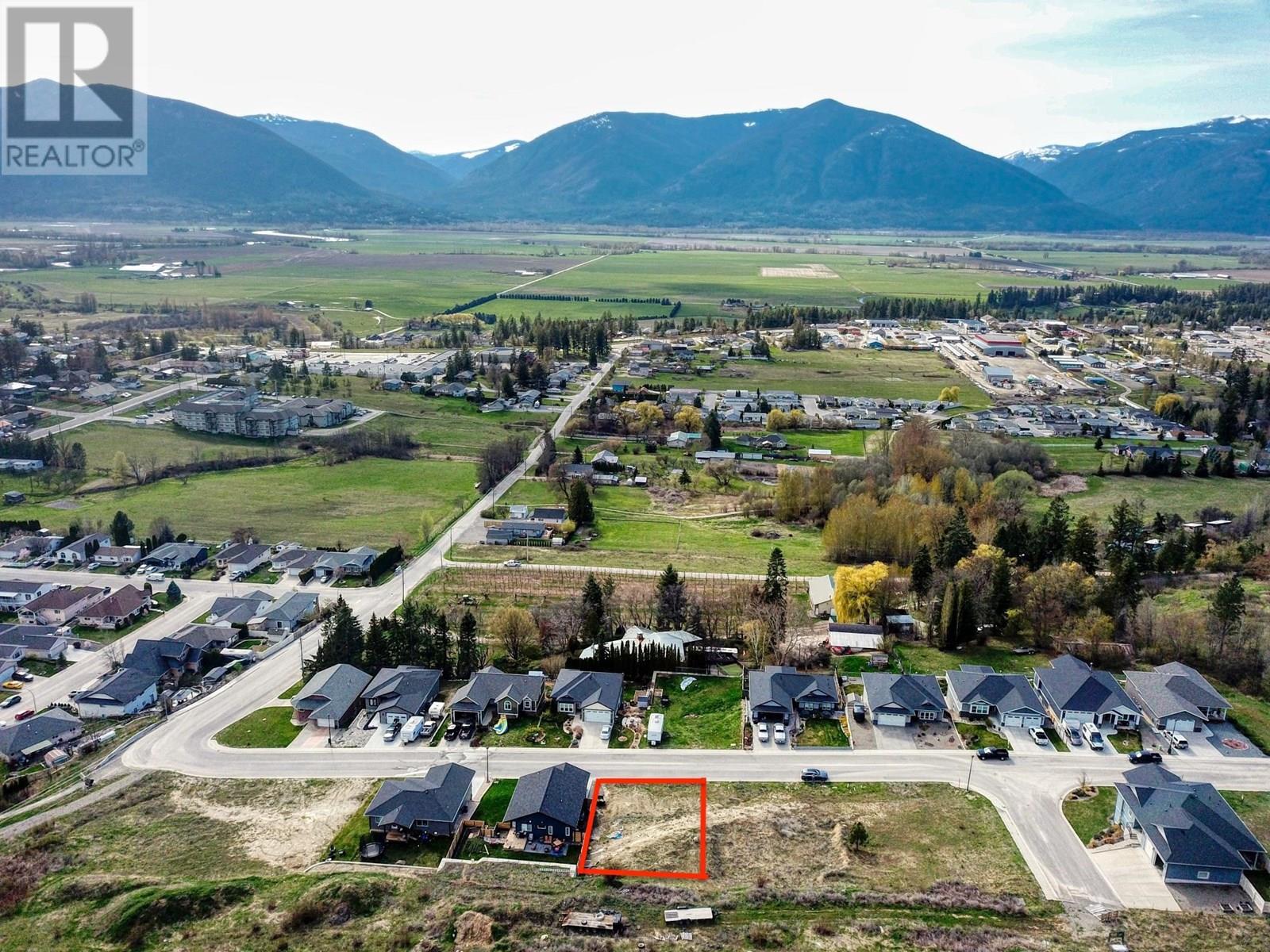 1126 12th Avenue North, Creston, BC V0B 1G6