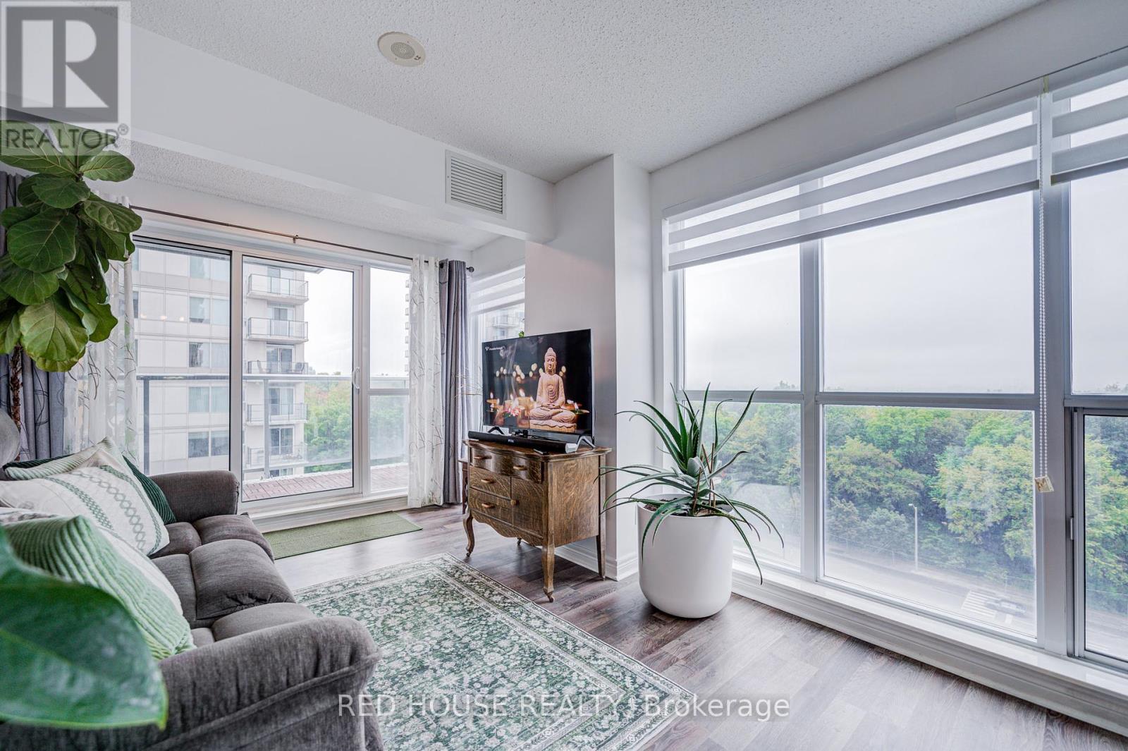 910 50 Town Centre Ct, Toronto, ON M1P 0A9