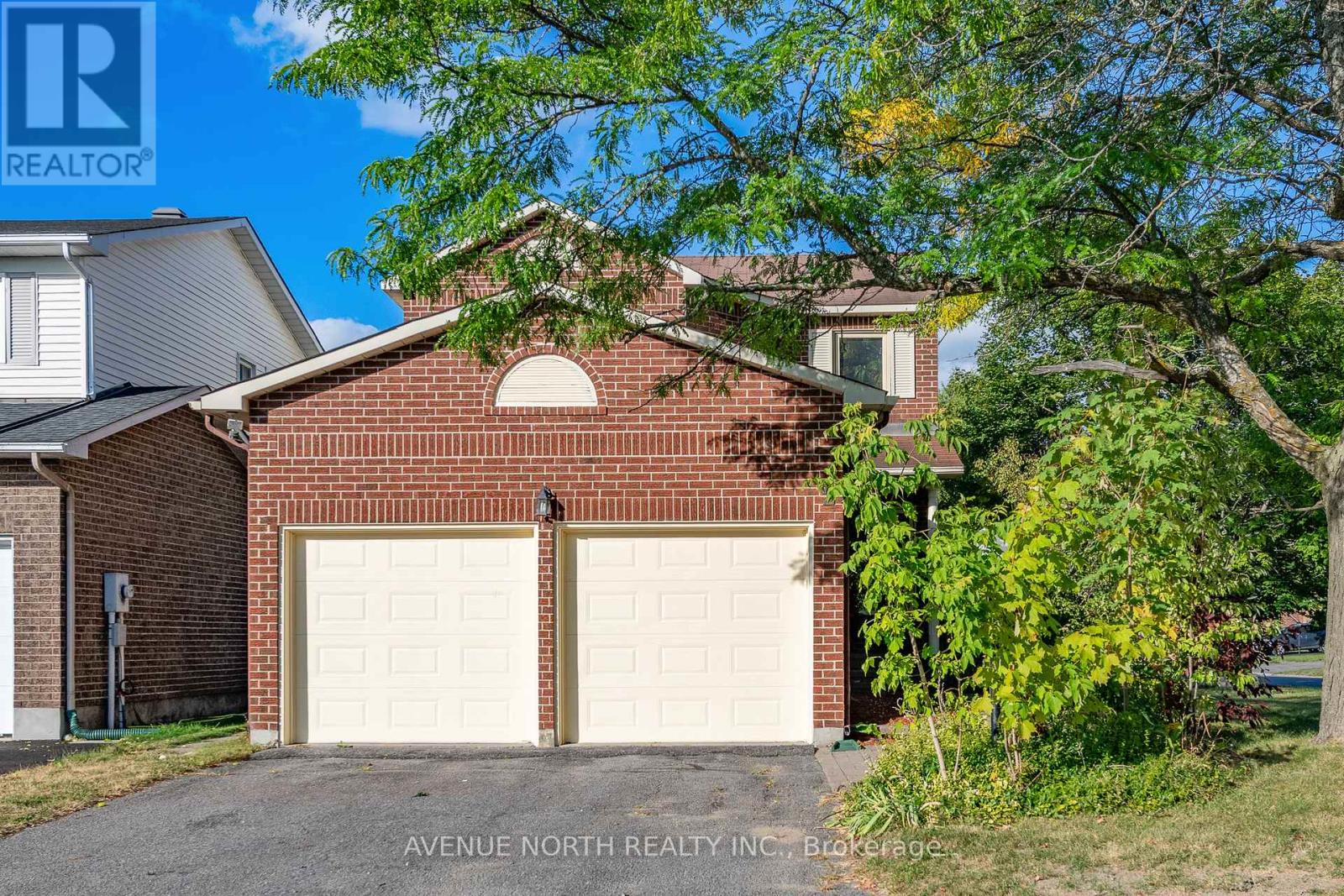 2 Chickasaw Cres, Ottawa, ON K2M 1M3