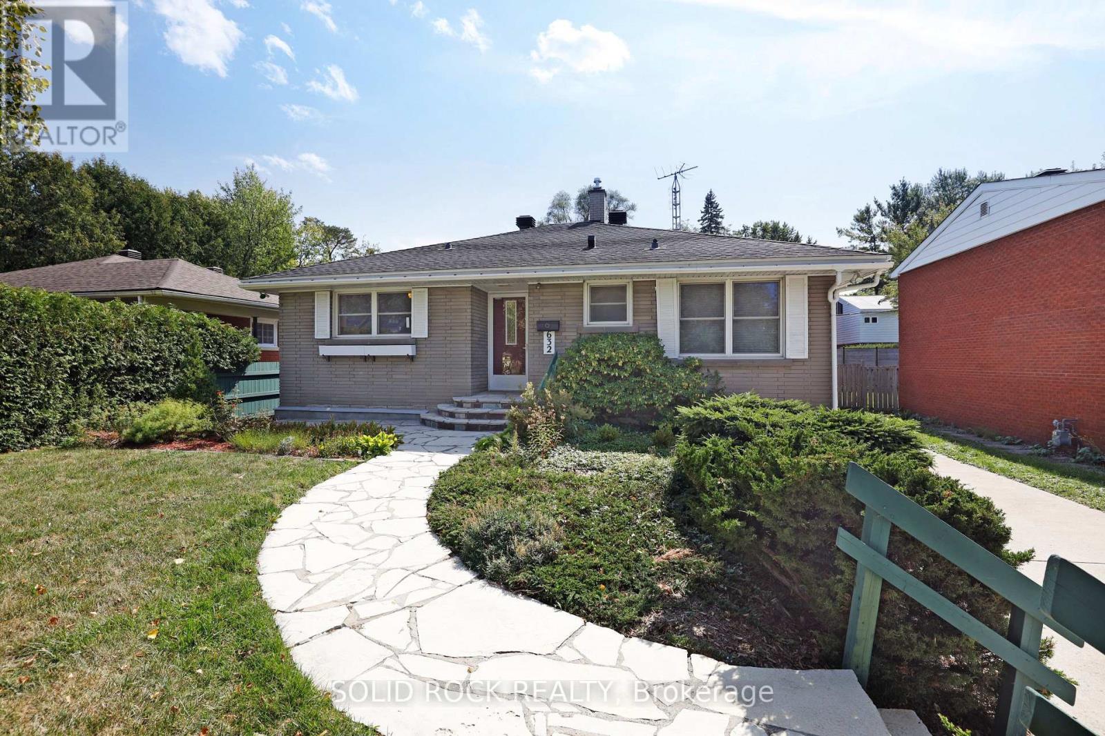 632 Chadburn Ave, Ottawa, ON K1G 0Y7