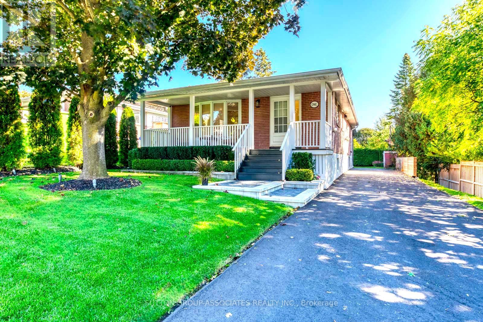 1 Laurentide Ave, Aurora, ON L4G 3B3