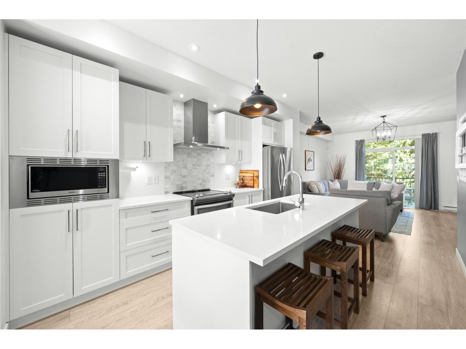 2550 156 Street Unit 11, Surrey, BC V4P 1C8