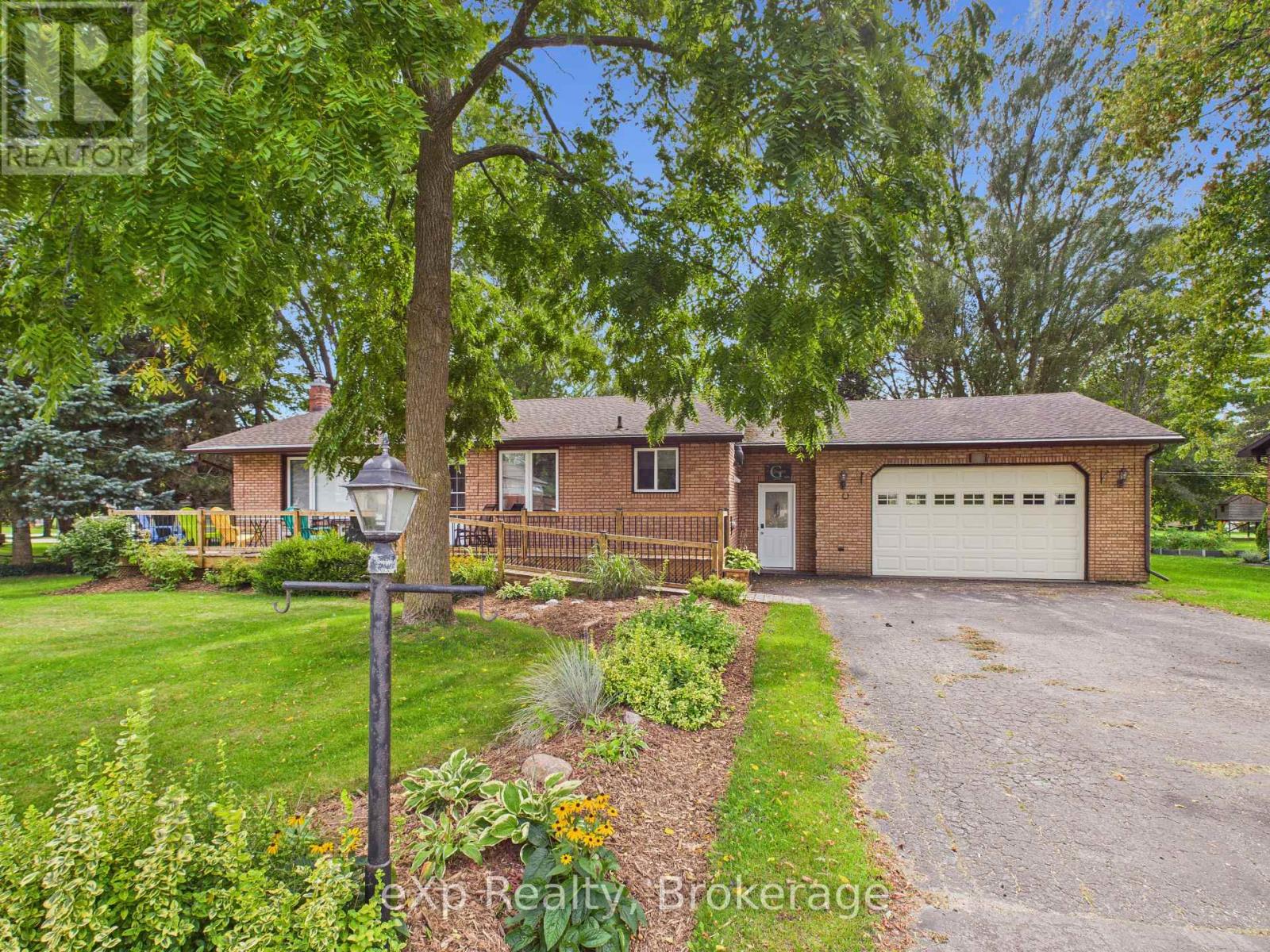 22 Main St, Kincardine, ON N0G 2T0