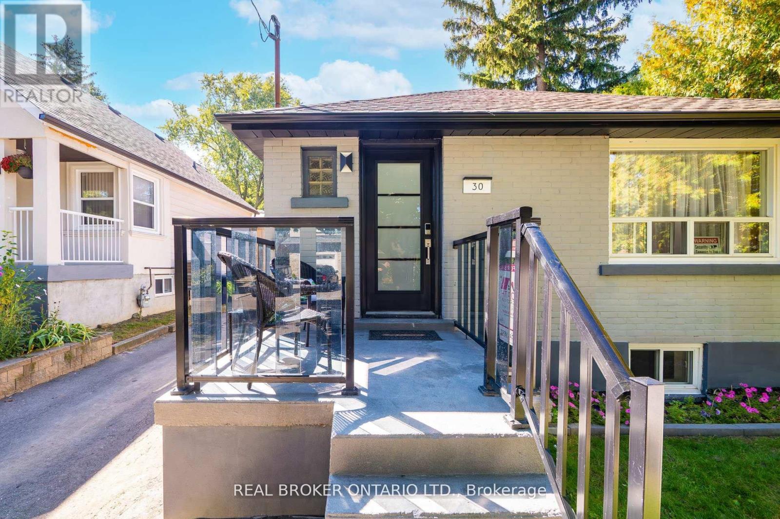 30 Presley Ave, Toronto Clairlea-birchmount, ON M1L 3P5
