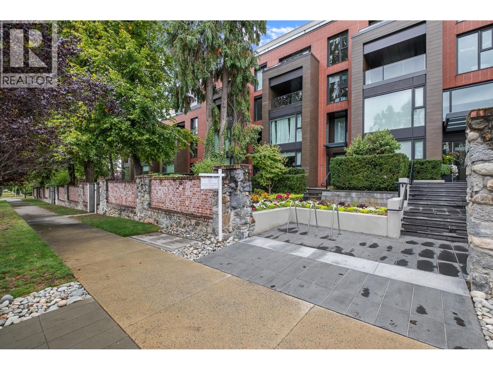 1571 W 57th Avenue Unit 305, Vancouver, BC V6P 0H7