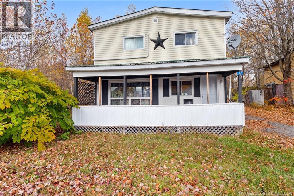 17 Queen St, Minto, NB E4B 3P2