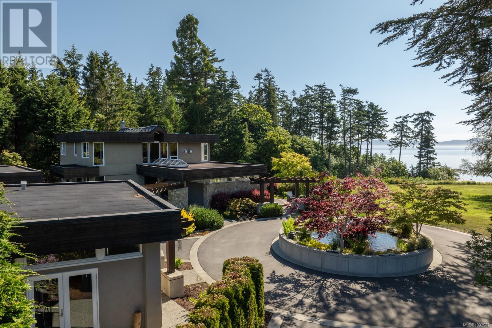 5605 Parker Ave, Saanich, BC V8Y 2N2