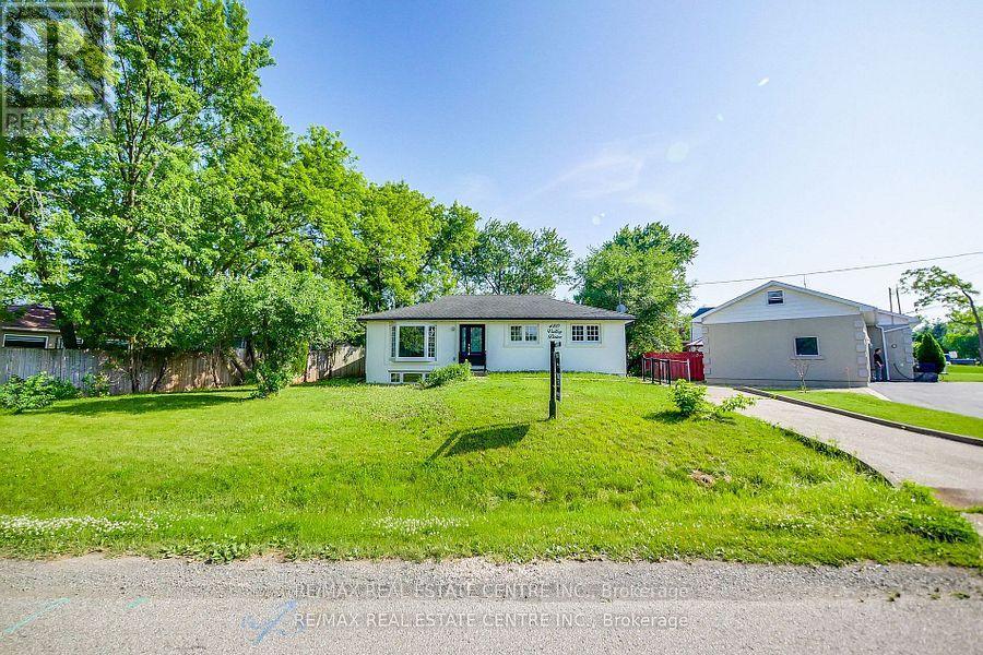 480 Valley Dr, Oakville, ON L6L 4L8
