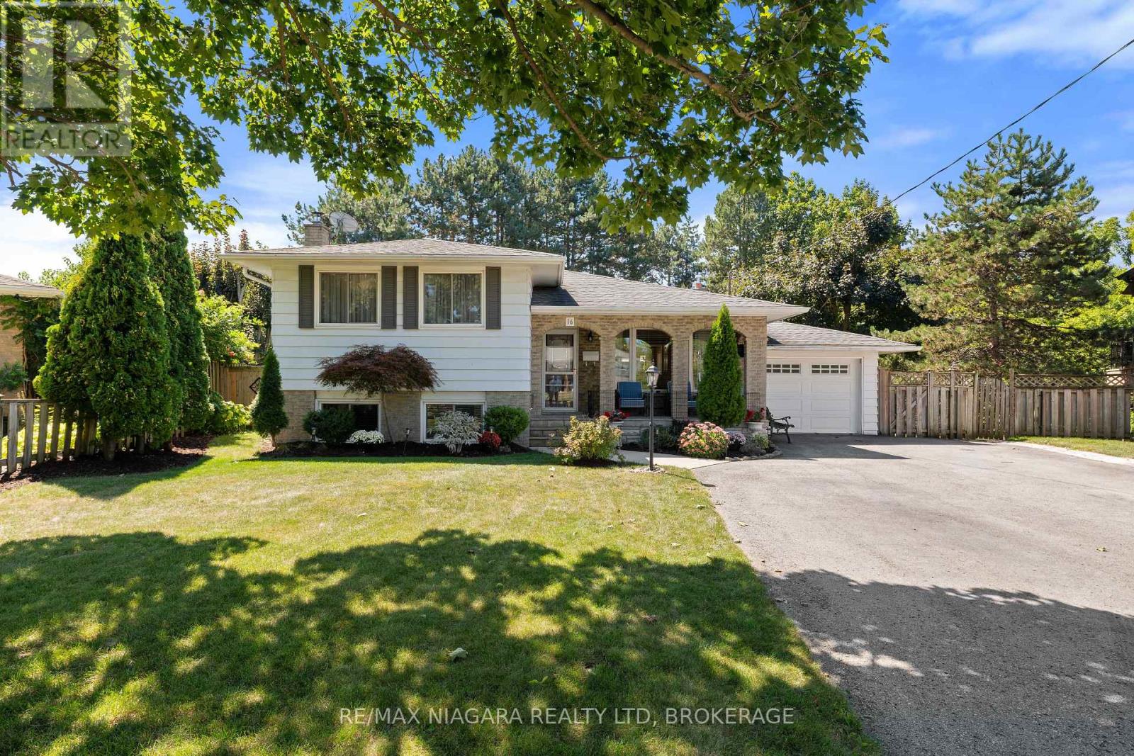 16 Centennial Dr, St. Catharines, ON L2N 6A4