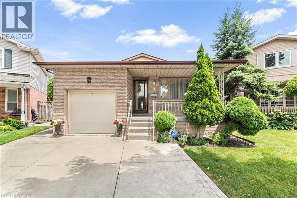 9 Mark Pl, Hamilton, ON L8W 2P7