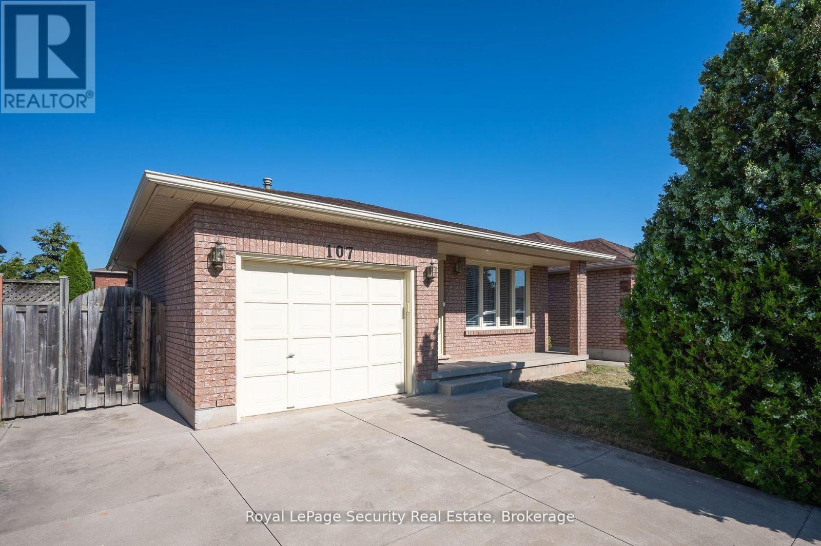107 Fairington Cres, Hamilton, ON L8E 3N3