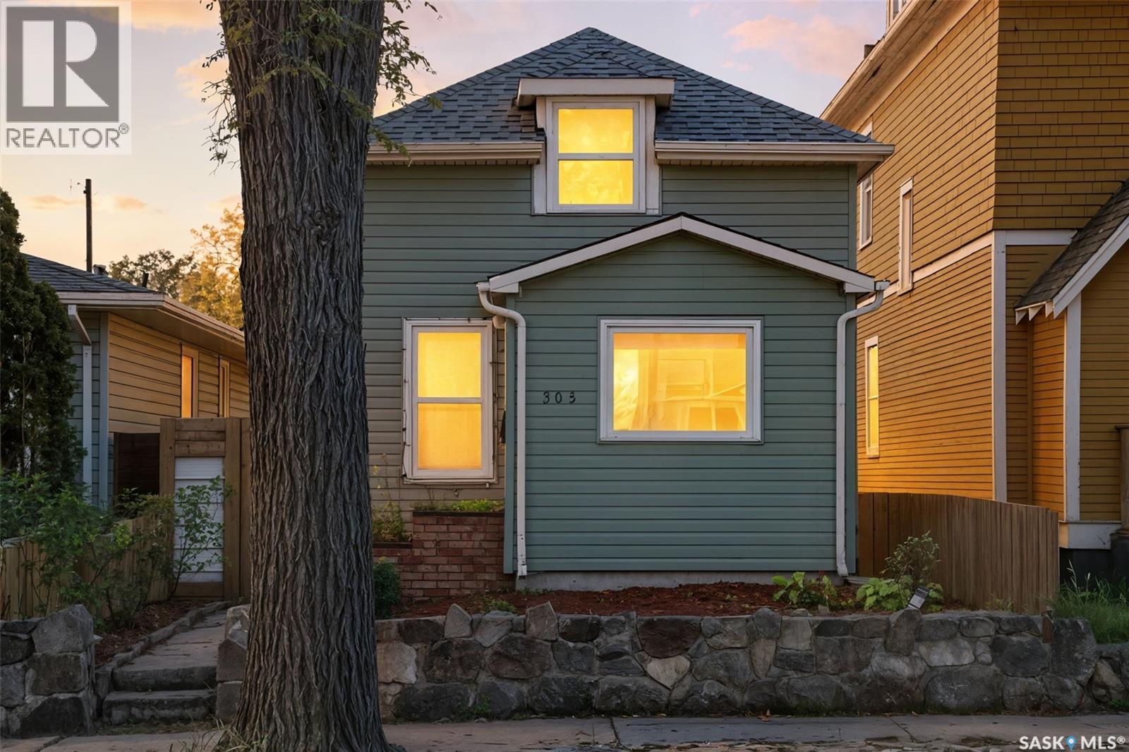 303 29th Street West, Saskatoon, SK S7L 0M2