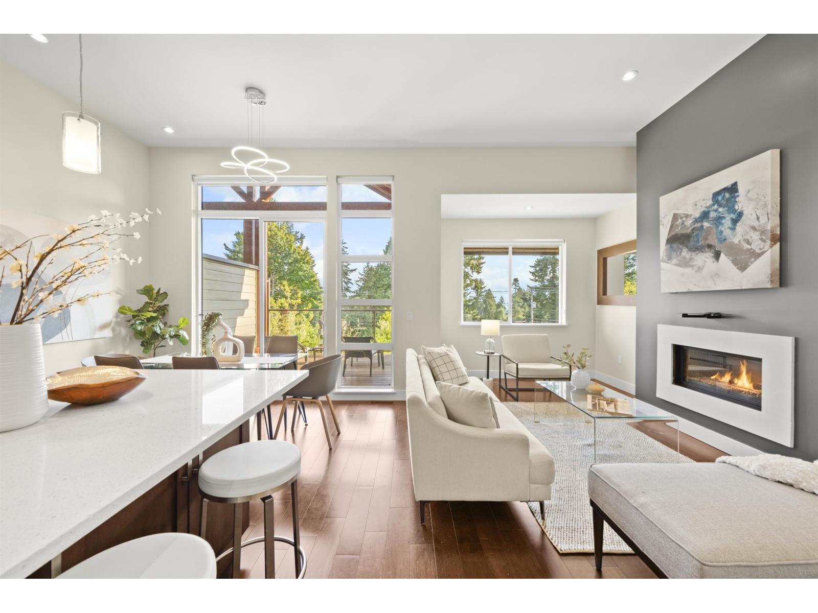 13585 16 Avenue Unit 209, Surrey, BC V4A 1P6