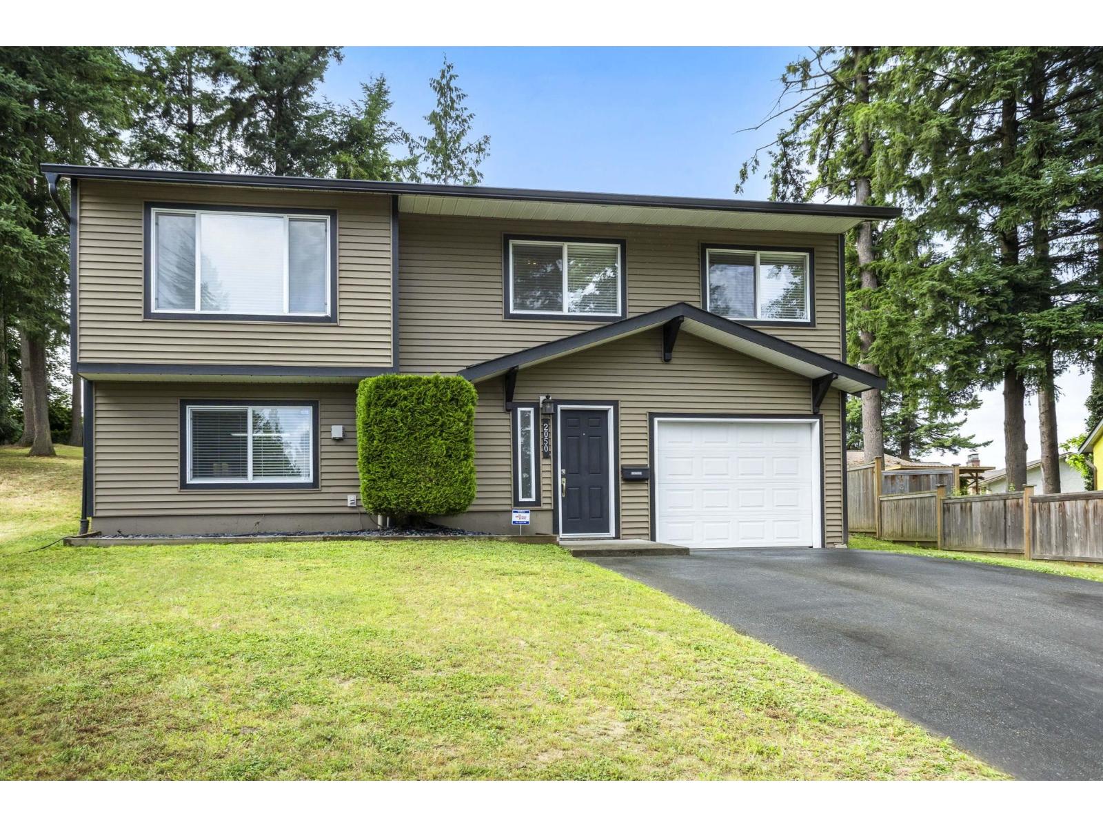2050 Eldorado Pl, Abbotsford, BC V2S 5K4