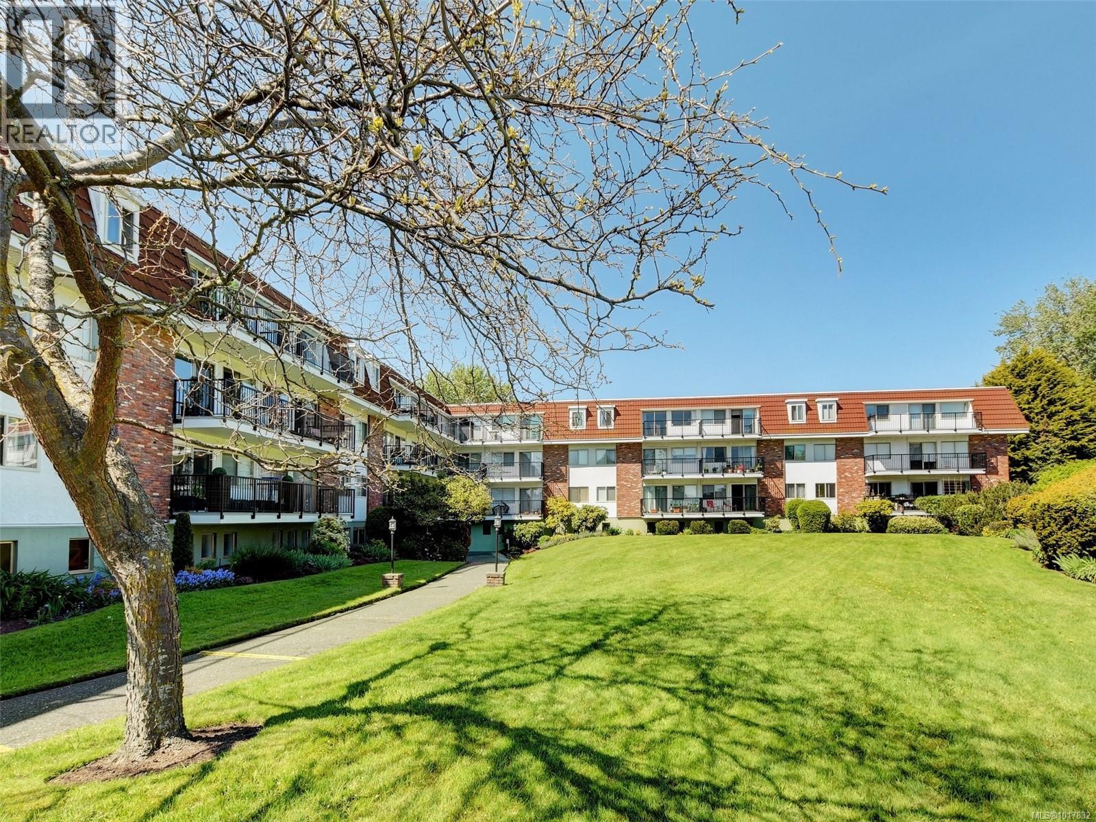 1680 Poplar Ave Unit 117 Ave, Saanich, BC V8P 4K7