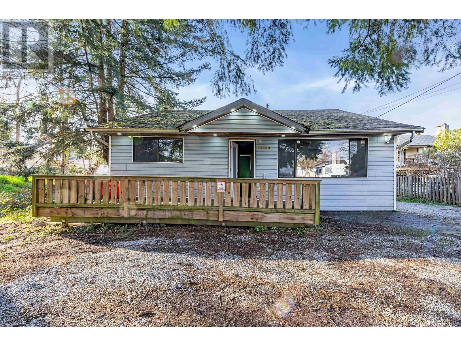 20309 Lorne Ave, Maple Ridge, BC V2X 1G2