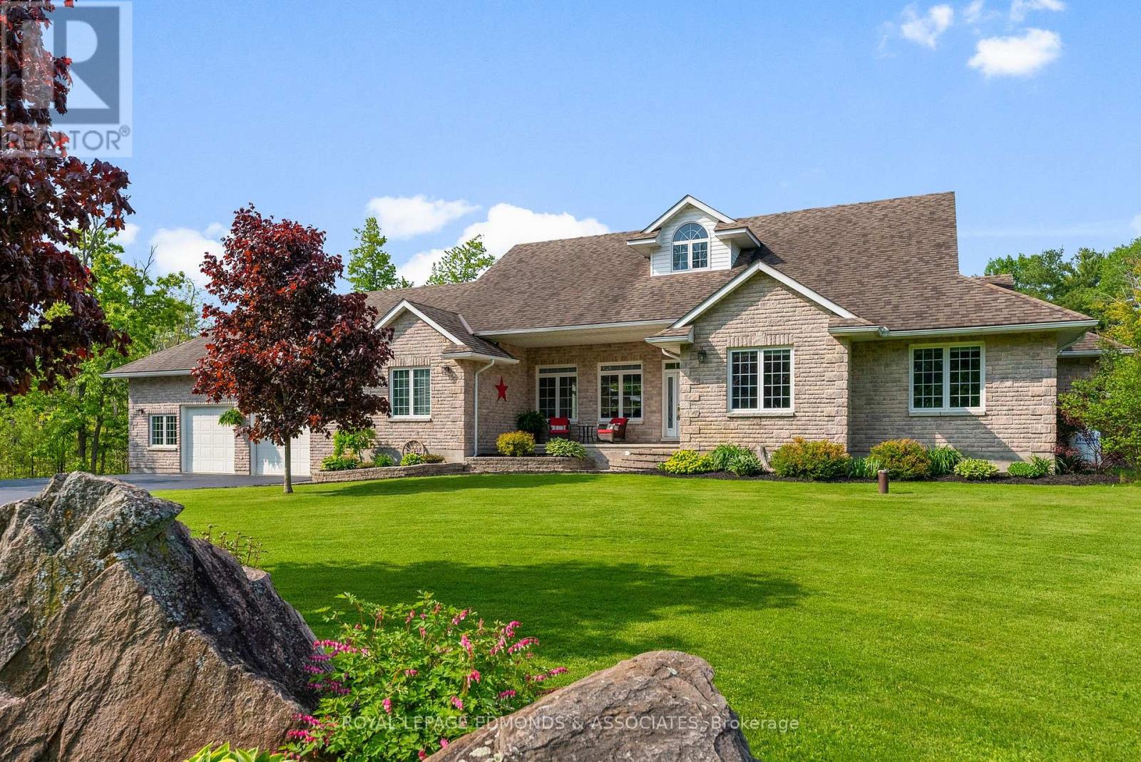 50 Blue Danube Way, Laurentian Valley, ON K8A 6W2