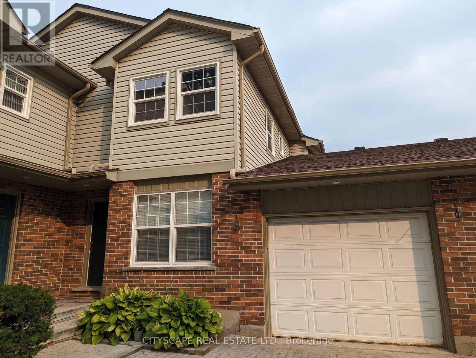 17 250 Keats Way, Waterloo, ON N2L 6J5