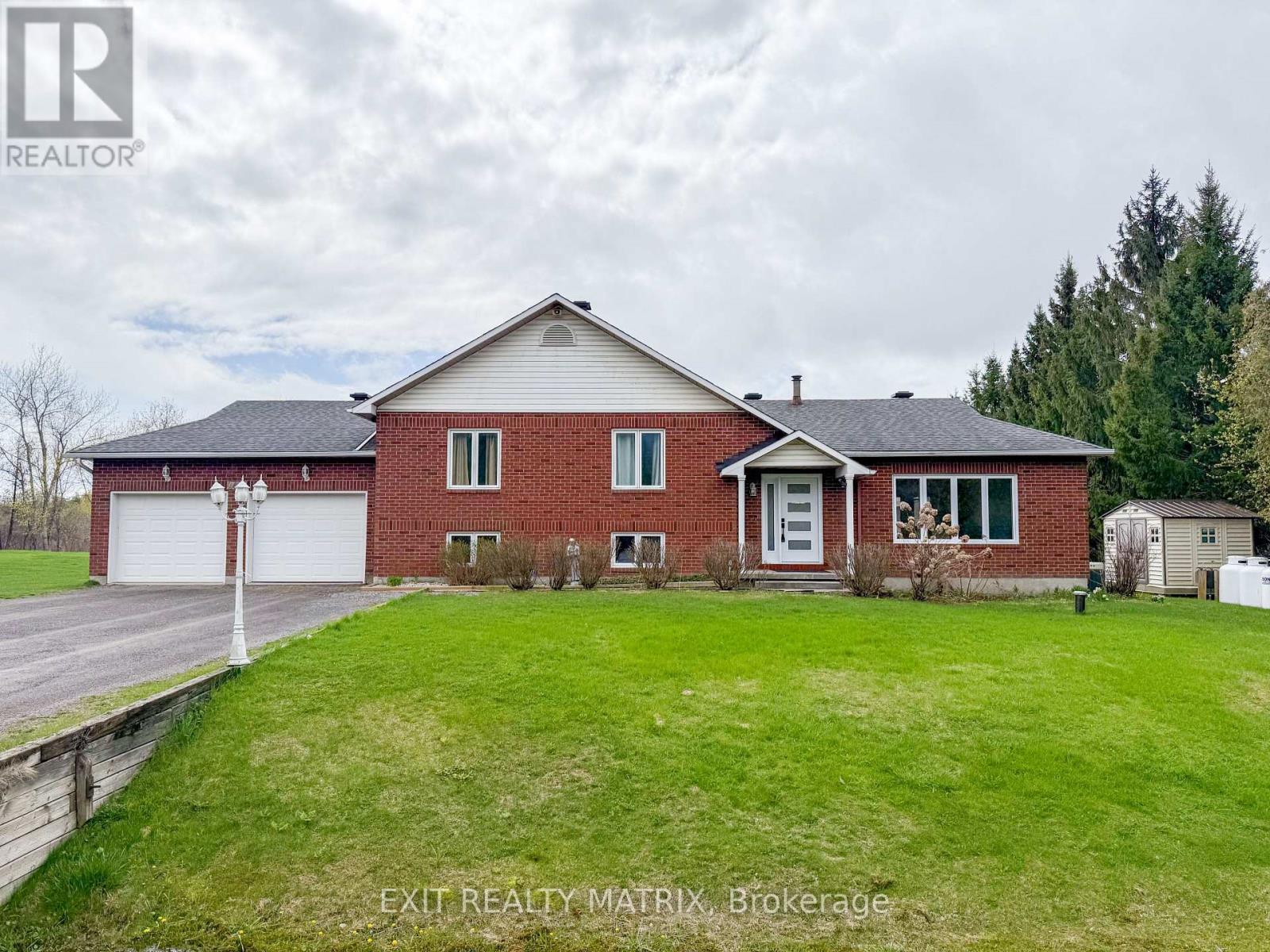 2418 Rideau Rd, Ottawa, ON K1X 1B2