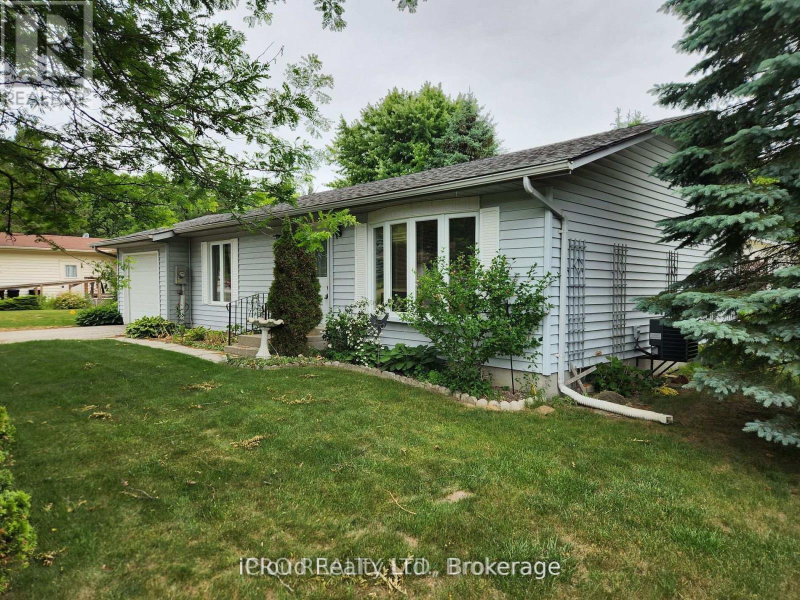 2 Balsam Ct Ct S, New Tecumseth, ON L0G 1W0