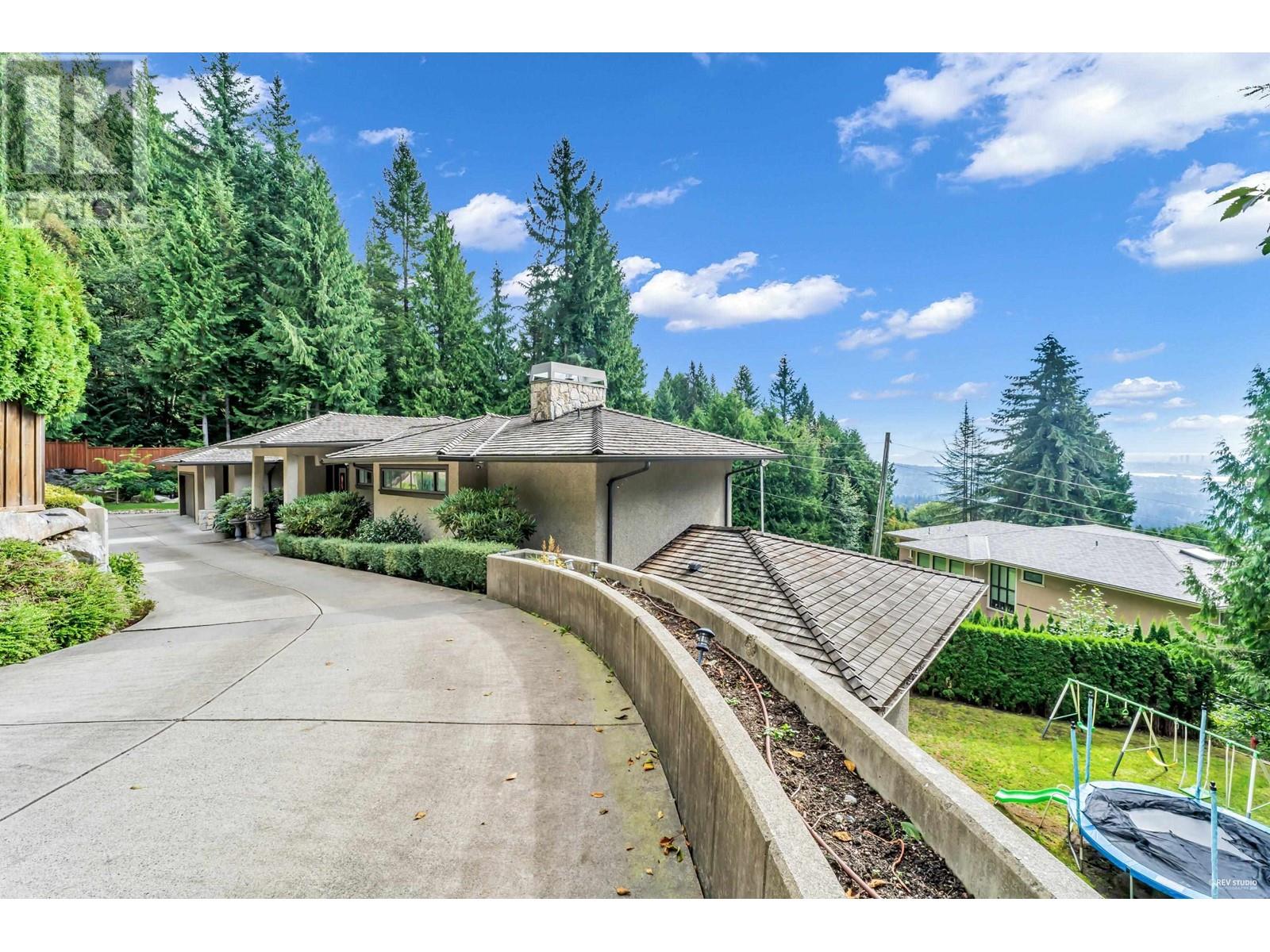 1162 Millstream Rd, West Vancouver, BC V7S 2C9