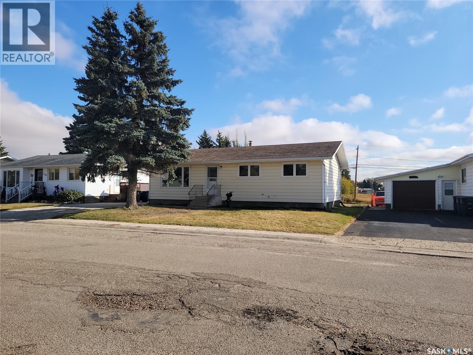 708 2 Street West, Wilkie, SK S0K 4W0