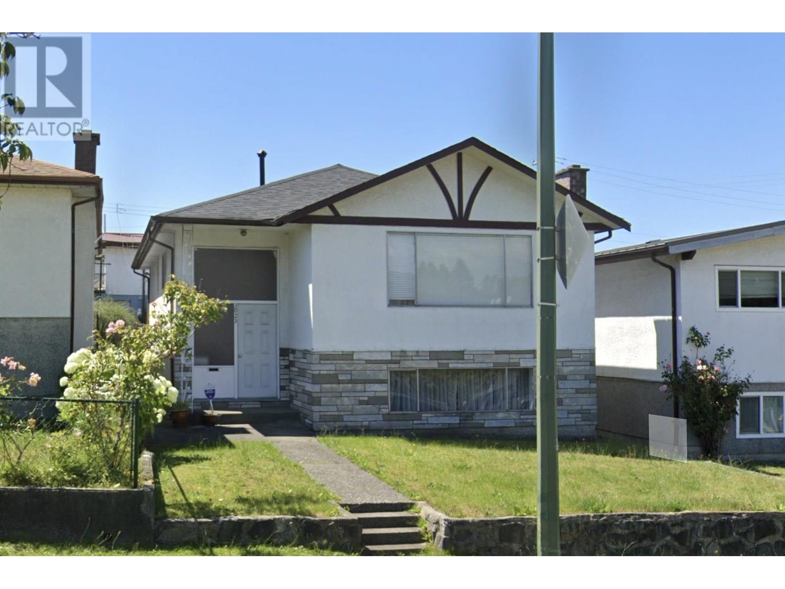 3023 Rupert St, Vancouver, BC V5M 3V1